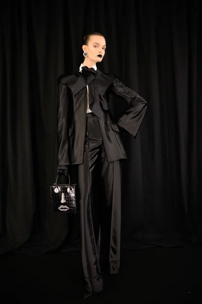 Look 19